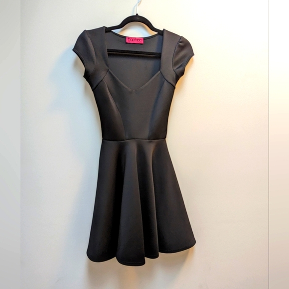 Black BOOHOO Dress - Picture 2 of 4